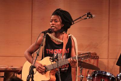 Vocal Electrofolk: Zimbabwean Vocalist Netsayi and Black Pressure Perform ‘Georgie’
